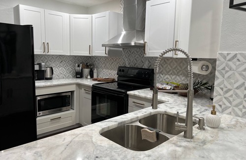 Largo Casa | Relaxing family friendly heated pool home close to beach