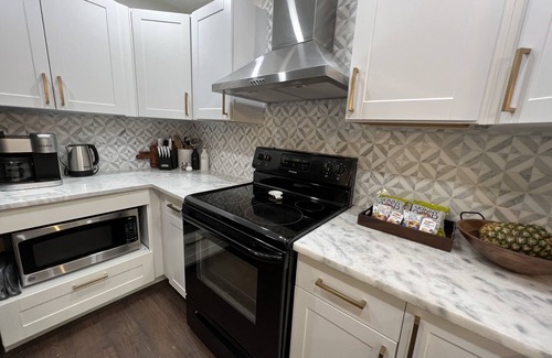 Largo Casa | Relaxing family friendly heated pool home close to beach