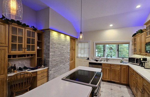 Yarmouth Port Casa | Relaxing family getaway, near beaches, farm and golf! Fire pit/Deck/Patio