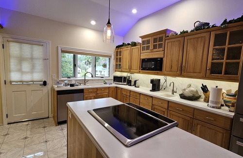 Yarmouth Port Casa | Relaxing family getaway, near beaches, farm and golf! Fire pit/Deck/Patio