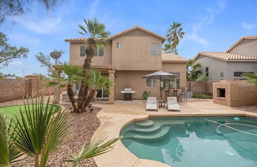 Val Vista Lakes Casa | Relaxing Family Oasis w/Heated Pool, Putting Green