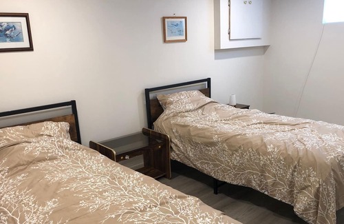 Belleville Casa | Relaxing family suite 10 min walk from the Lakeshore and pet friendly!