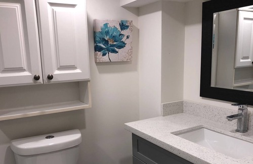 Belleville Casa | Relaxing family suite 10 min walk from the Lakeshore and pet friendly!