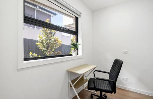 Essendon Casa | Relaxing Family Townhouse Near Melbournes CBD