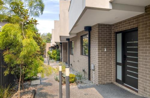 Essendon Casa | Relaxing Family Townhouse Near Melbournes CBD