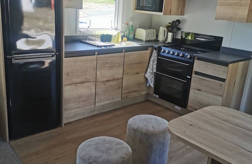 Cowes Casa | Relaxing Getaway at Thorness Bay Caravan Park – Isle of Wight Retreat