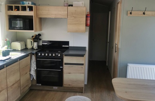 Cowes Casa | Relaxing Getaway at Thorness Bay Caravan Park – Isle of Wight Retreat