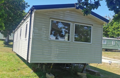 Cowes Casa | Relaxing Getaway at Thorness Bay Caravan Park – Isle of Wight Retreat