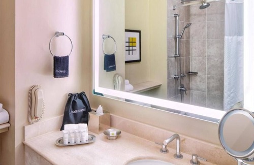 Redwood Shores Casa | Relaxing Getaway Awaits! Outdoor Pool, Pet-friendly Hotel with Mountain View!
