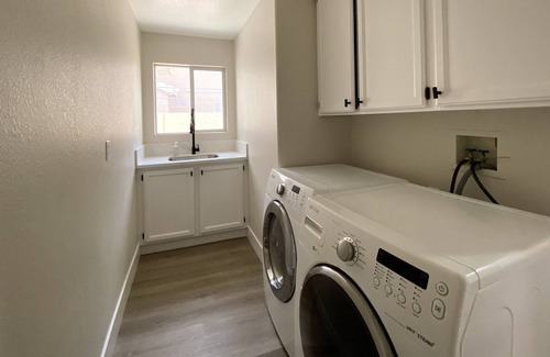 River Mountain Casa | Relaxing getaway in Henderson *near lake mead* HEATED POOL/SPA with bbq grill