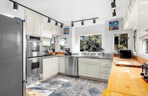 Eastside Santa Cruz Casa | Relaxing Getaway Overlooking Schwan Lagoon