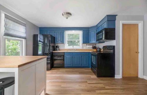 York Beach Casa | Relaxing getaway walking distance to the beach