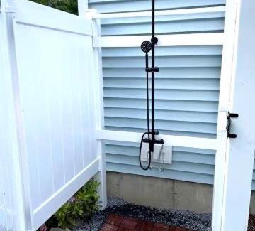 York Beach Casa | Relaxing getaway walking distance to the beach