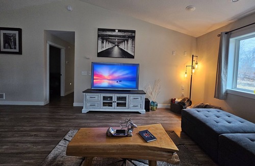 Brainerd Casa | Relaxing Getaway with Hot Tub! 3-BR, 2-BA, One-Level