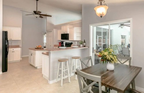 Sebastian Highlands Casa | 🍹🌞Relaxing Heated Pool!Beautiful Patio,Pet Friendly,Fenced Area, Near Beaches!