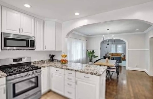 Downtown Hollywood Casa | Relaxing Home Pool in Hollywood