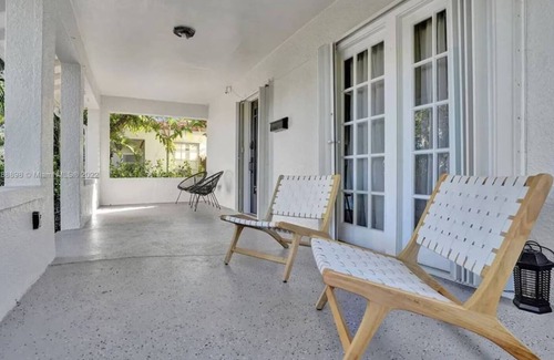 Downtown Hollywood Casa | Relaxing Home Pool in Hollywood