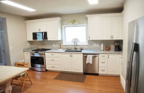 Junction Casa | Relaxing Home W/HUGE Yard & Firepit!