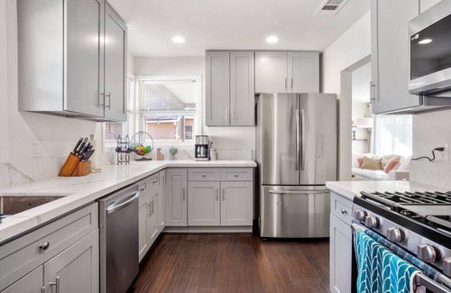 West Athens Casa | Relaxing House w/ BBQ, Firepit, Laundry, Private Yard - near LAX, SoFi, Forum