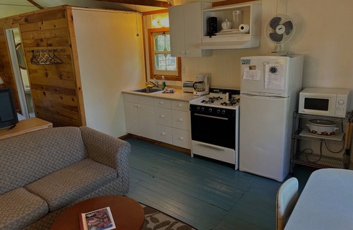 Youngs Point Cabaña | Relaxing Hush Puppy Cottage Retreat at the Lake Edge Cottages!