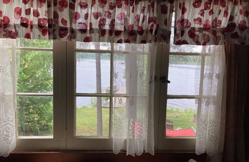 Youngs Point Cabaña | Relaxing Hush Puppy Cottage Retreat at the Lake Edge Cottages!