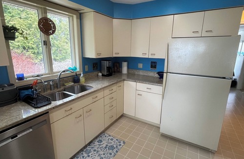 South Hero Casa | RELAXING ISLAND GETAWAY - WATERFRONT BEACH AND SKI HOUSE ON LAKE CHAMPLAIN