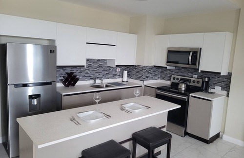 Eden Gardens Apartamento | Relaxing Kingston Apartment in close proximity to entertainment