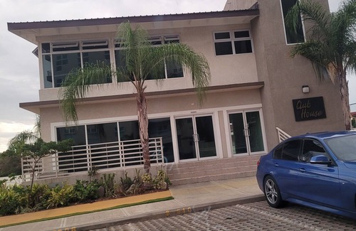 Eden Gardens Apartamento | Relaxing Kingston Apartment in close proximity to entertainment