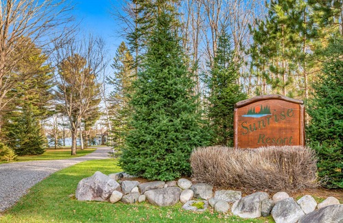 Presque Isle Cabina | Relaxing lake getaway with water views, on-site swimming, fishing, & boating