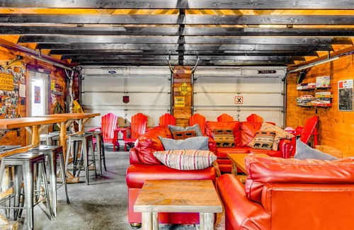 Presque Isle Cabina | Relaxing lake getaway with water views, on-site swimming, fishing, & boating