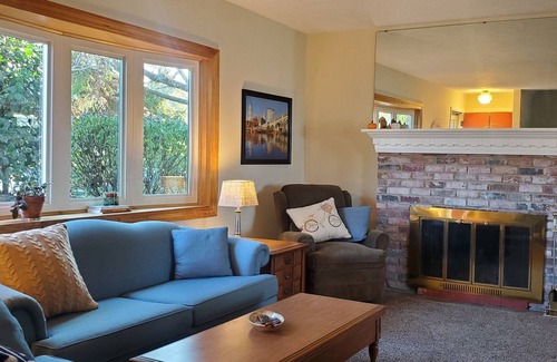 Eastlake Casa | Relaxing Lake House Getaway