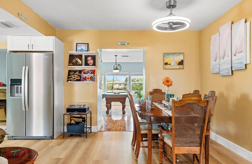 The Lakes Casa | Relaxing Lake House: Heated Pool, Birds, Fishing, Sunset Skies & Pool Table