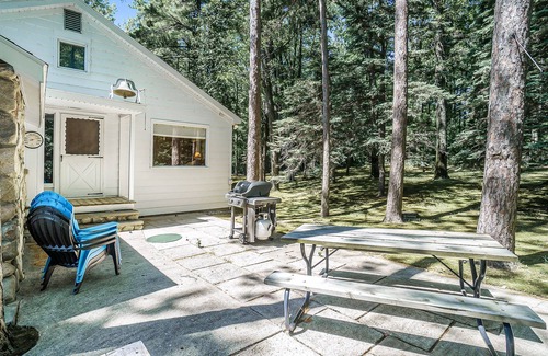 Honor Casa | Relajante casa del lago con hoguera, amarre para botes, cable gratis y cocina completa.