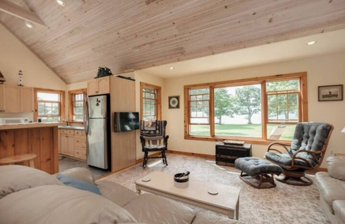 Wolfe Island Cabaña | Relaxing Lake Waterfront Home