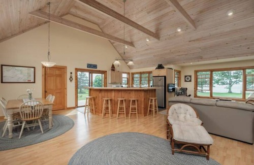 Wolfe Island Cabaña | Relaxing Lake Waterfront Home