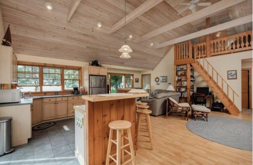 Wolfe Island Cabaña | Relaxing Lake Waterfront Home