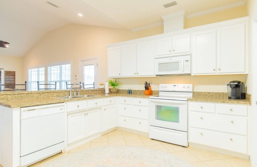 Lake Park Casa | Relaxing lakefront home - Wonderful getaway for families or friends!