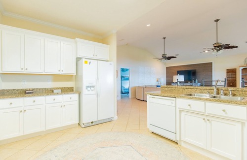 Lake Park Casa | Relaxing lakefront home - Wonderful getaway for families or friends!
