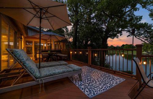 Piney Flats Casa | Relaxing Lakefront Retreat w/Hot Tub & Dock