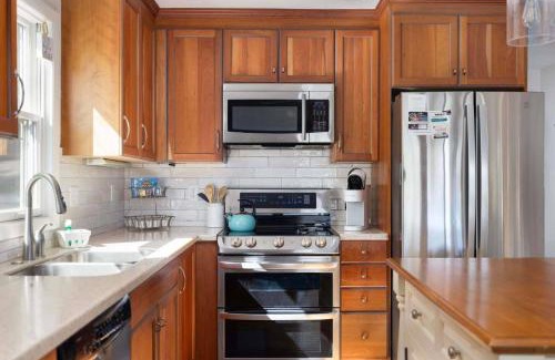 Piney Flats Casa | Relaxing Lakefront Retreat w/Hot Tub & Dock