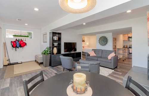 Federal Way Casa | Maravilloso apartamento moderno frente al lago