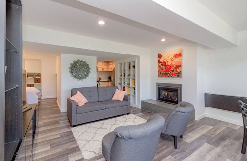 Federal Way Casa | Maravilloso apartamento moderno frente al lago