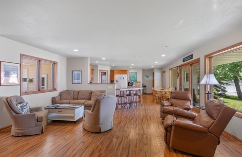 Sturgeon Bay Cabaña | Relaxing Lakefront Cottage, Kayaks, Bikes, Fishing