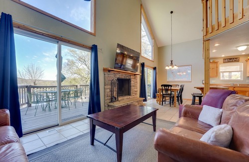 Kimberling City Casa | Relaxing Lakeview Retreat in Reeds Spring w/ Deck