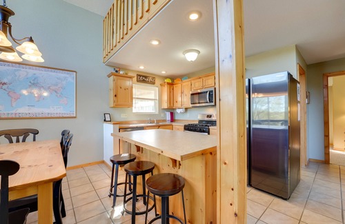 Kimberling City Casa | Relaxing Lakeview Retreat in Reeds Spring w/ Deck