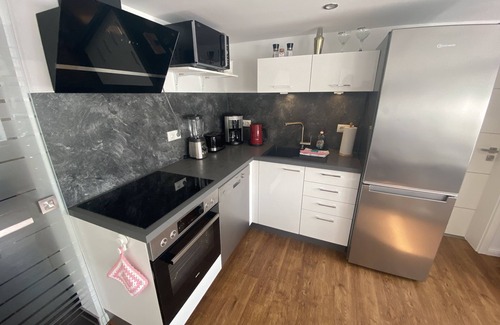 Dummerstorf Apartamento | "Relaxing Landliebe Apartment with Spacious Garden Near the Beach!"