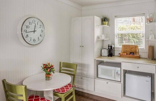 Downtown Cannon Beach Hotel | Relaxing McBee Cottage - Classic Queen Unit at Cannon Beach Hotel Collection!