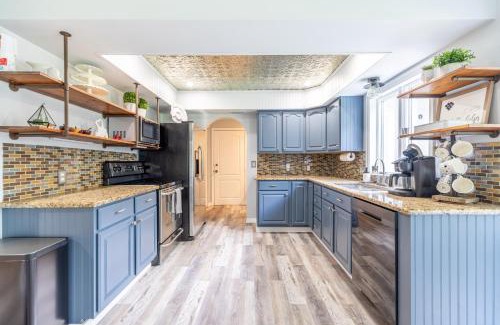 Jupiter Farms Casa | Relaxing Modern Farmhouse in Jupiter Farms. Family-and Dog-friendly!
