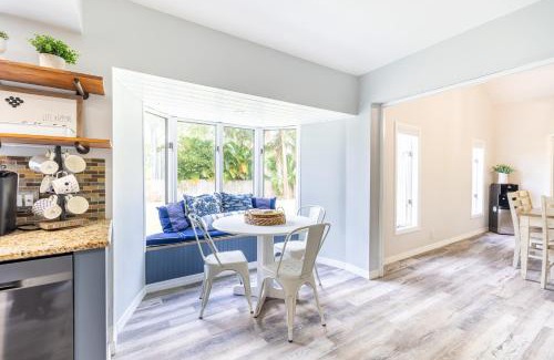 Jupiter Farms Casa | Relaxing Modern Farmhouse in Jupiter Farms. Family-and Dog-friendly!