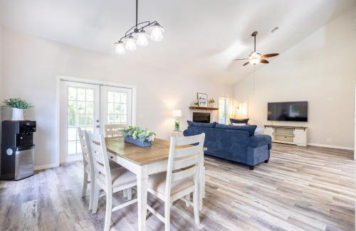 Jupiter Farms Casa | Relaxing Modern Farmhouse in Jupiter Farms. Family-and Dog-friendly!